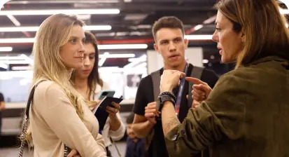 Ex-alunos se encontram em evento Alumni G4 de Varejo.